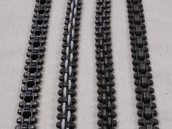 Accumulating Roller Chain (from left to right): Inline – Plastic Rollers, Staggered – Plastic Rollers, Staggered – Steel Rollers, Inline – Steel Rollers 